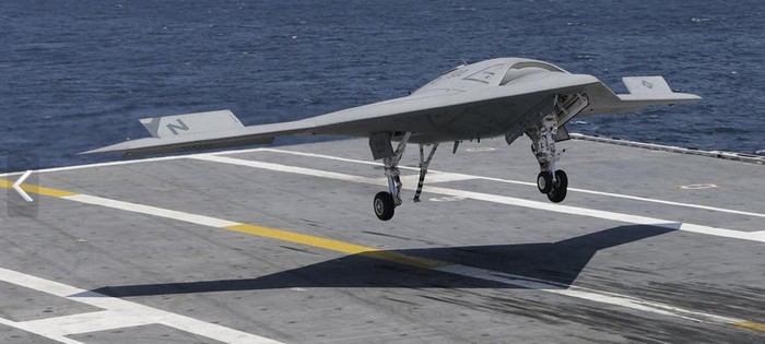 Máy bay tấn công không người lái X-47B sẽ trang bị cho tàu sân bay Mỹ trong tương lai.